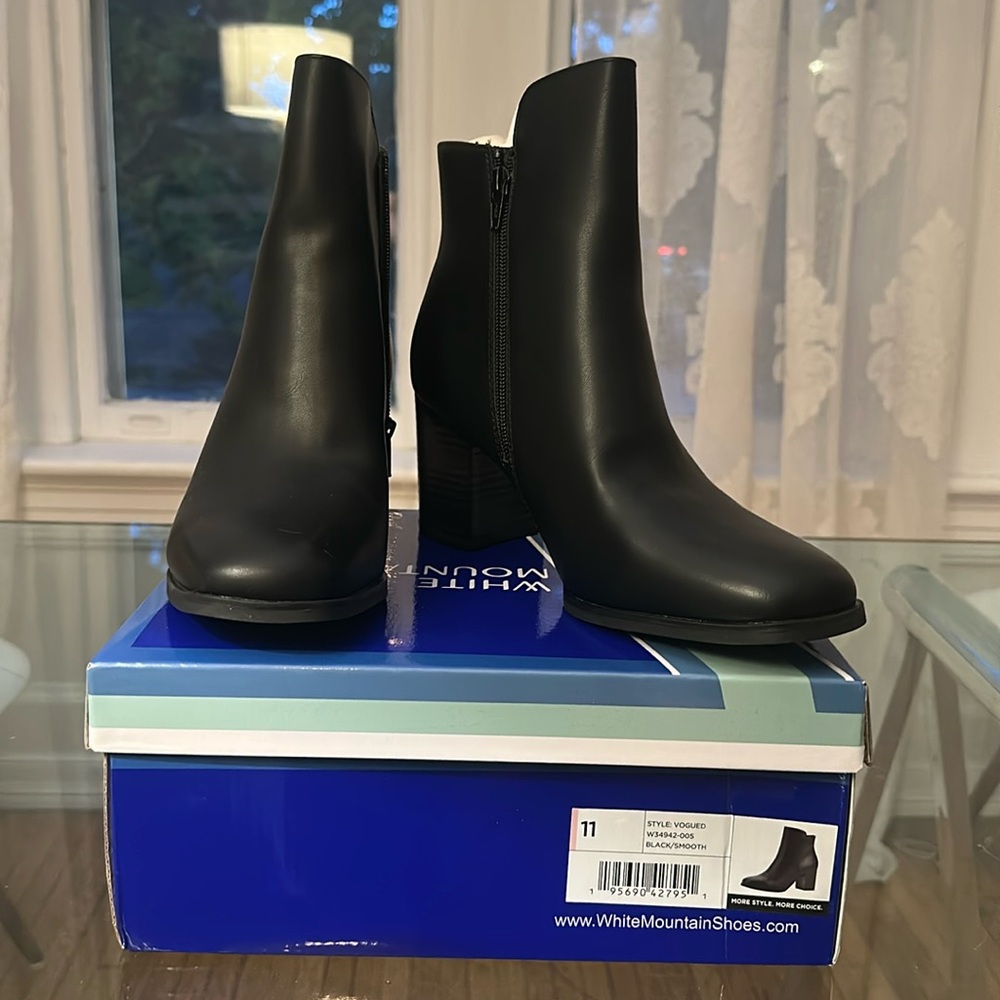White Mountain Black Heeled Boots